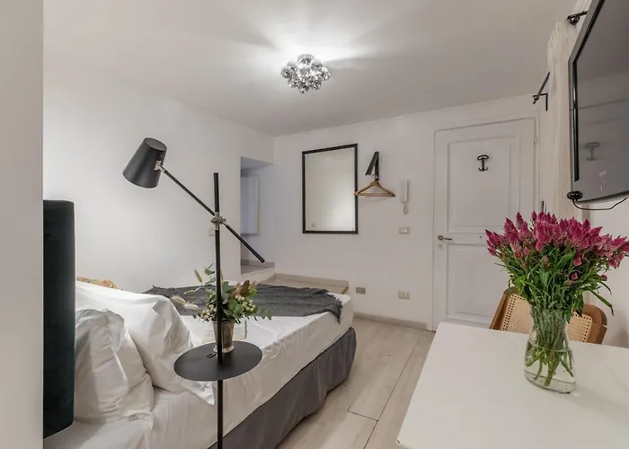 Апартаменты Guesthost - Basic - 350 M Far From Fontana Di Trevi Рим