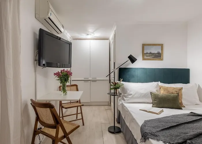 Guesthost - Basic - 350 M Far From Fontana Di Trevi Рим