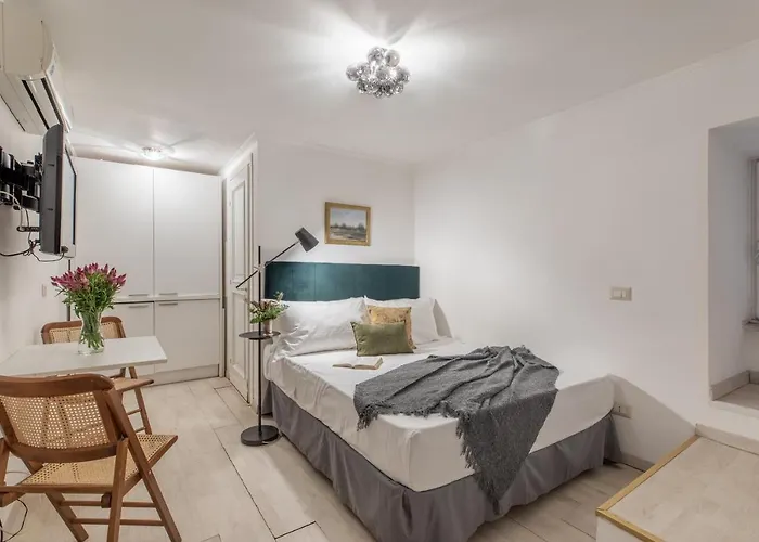 Guesthost - Basic - 350 M Far From Fontana Di Trevi * Рим