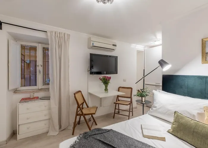 Апартаменты Guesthost - Basic - 350 M Far From Fontana Di Trevi Рим