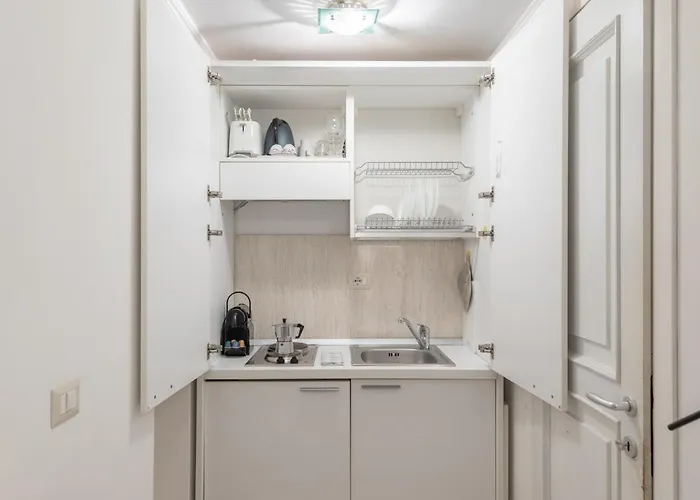 Guesthost - Basic - 350 M Far From Fontana Di Trevi Апартаменты Рим