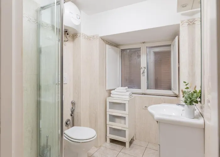 Guesthost - Basic - 350 M Far From Fontana Di Trevi Апартаменты *